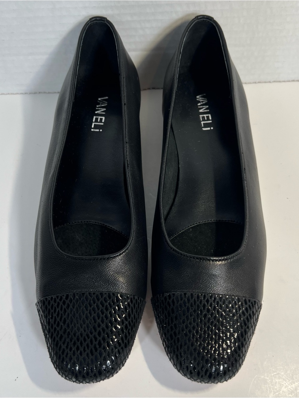 Vaneli Black Leather Cap Toe Snake Embossed Ballet Flats Size 8 Low Heel